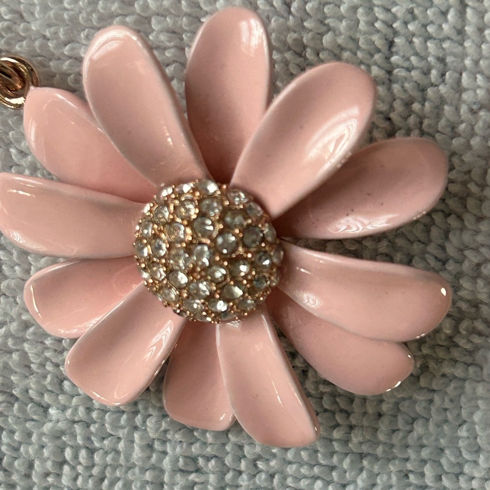 Kate Spade Pink Daisy Keychain with Gold Details - Picture 9 of 9
